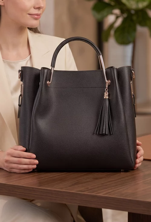 Geanta dama neagra din piele texturata cu accesoriu ciucure picture - 2