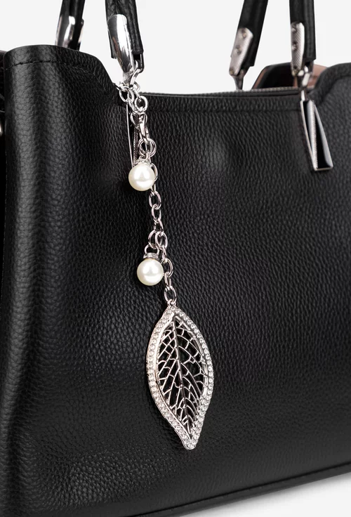 Geanta dama neagra din piele texturata cu ornament detasabil