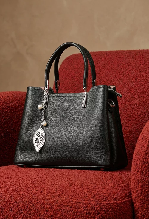 Geanta dama neagra din piele texturata cu ornament detasabil