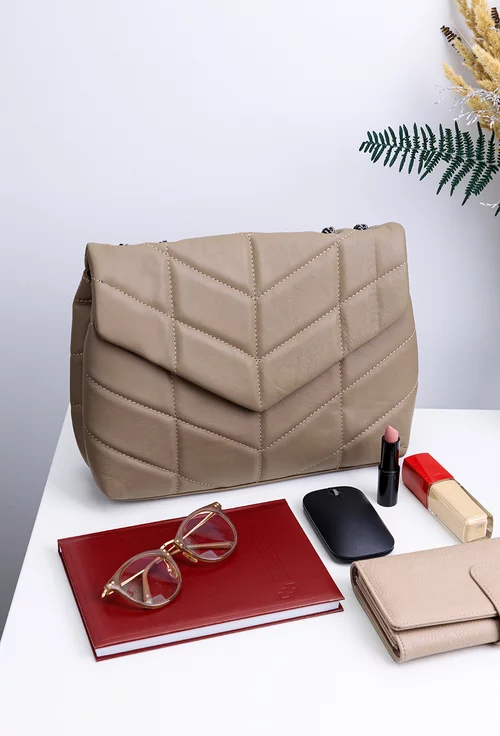 Geanta din piele taupe cu aspect matlasat