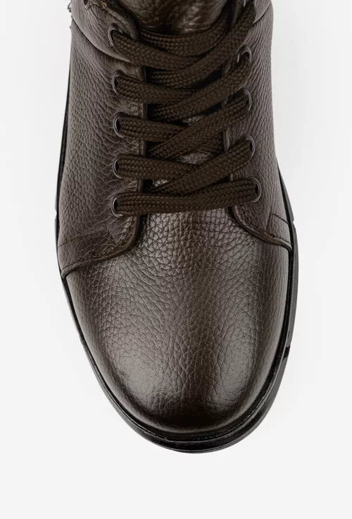 Ghete barbati realizate din piele texturata maro inchis