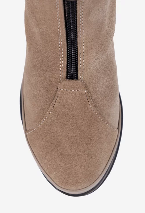 Ghete dama bej din piele intoarsa cu fermoar in fata