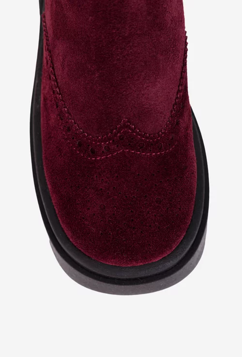 Ghete dama burgundy din piele intoarsa cu aspect perforat