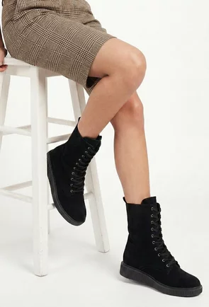 Ghete dama negre din piele intoarsa