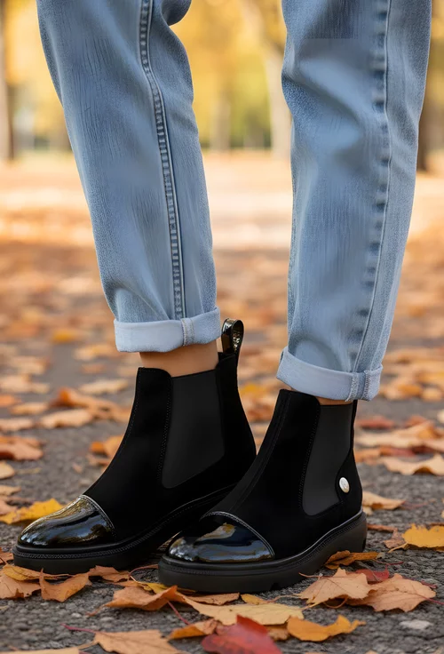 Ghete dama negre din piele intoarsa cu detaliu lacuit