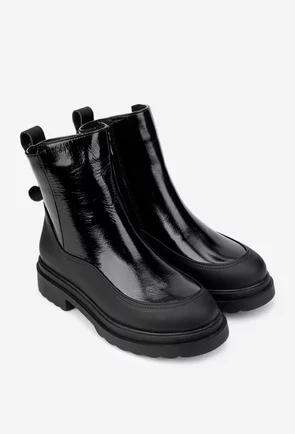 Ghete dama negre din piele lacuita