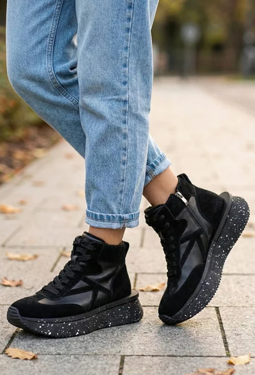 Ghete dama negre din piele naturala si intoarsa