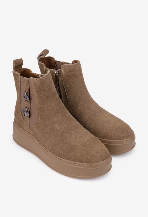 Ghete dama NUR taupe din piele intoarsa cu ornament