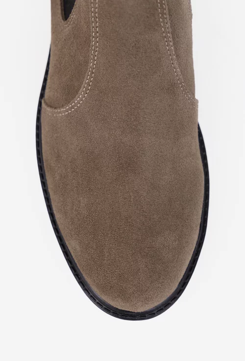 Ghete dama taupe din piele intoarsa prevazute cu elastic in laterale
