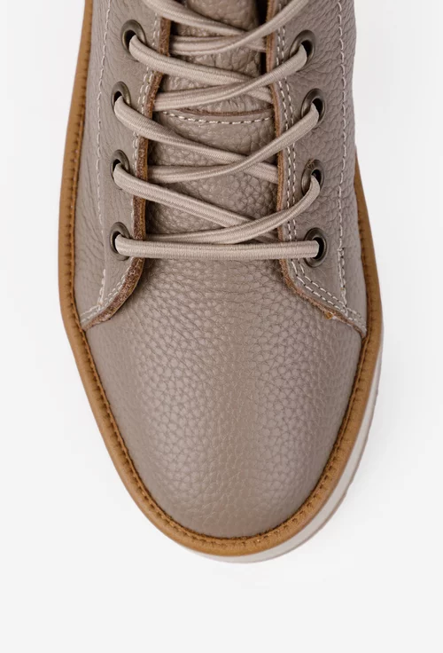 Ghete dama taupe din piele texturata cu siret elastic