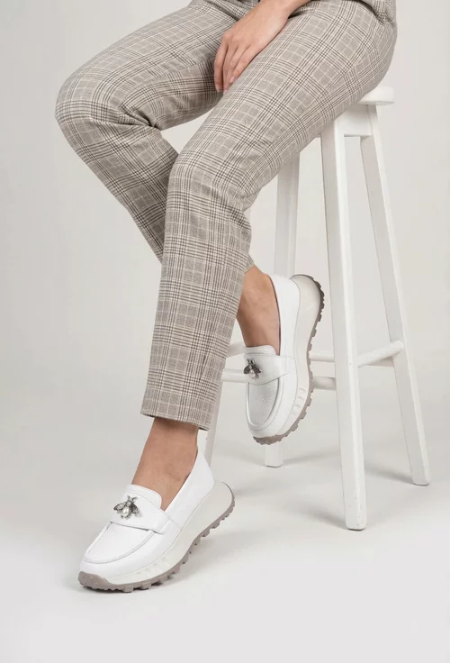 Mocasini dama albi din piele texturata cu ornament