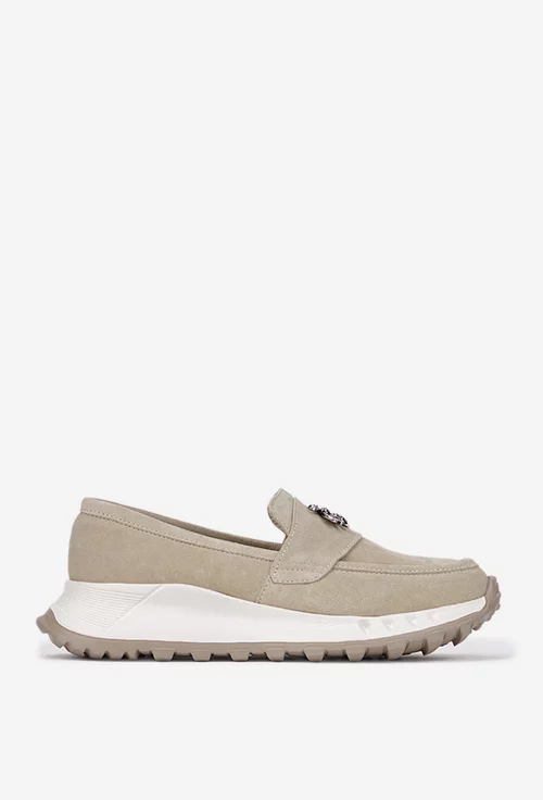 Mocasini dama bej din piele intoarsa cu ornament