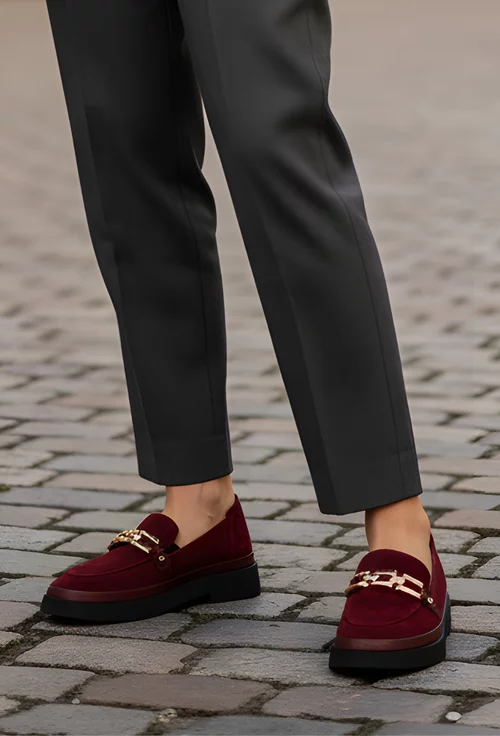 Mocasini dama bordo din piele intoarsa cu ornament