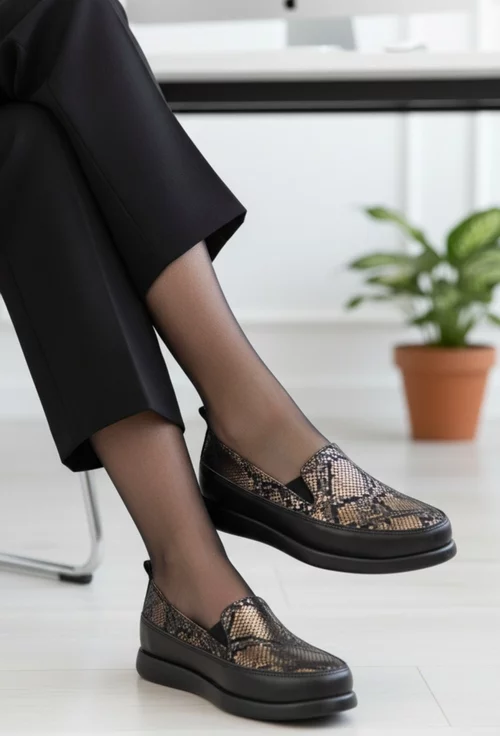 Mocasini dama din piele neagra cu detalii aurii