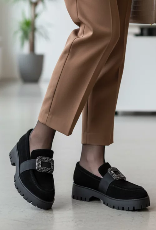 Mocasini dama negri din piele intoarsa cu ornament