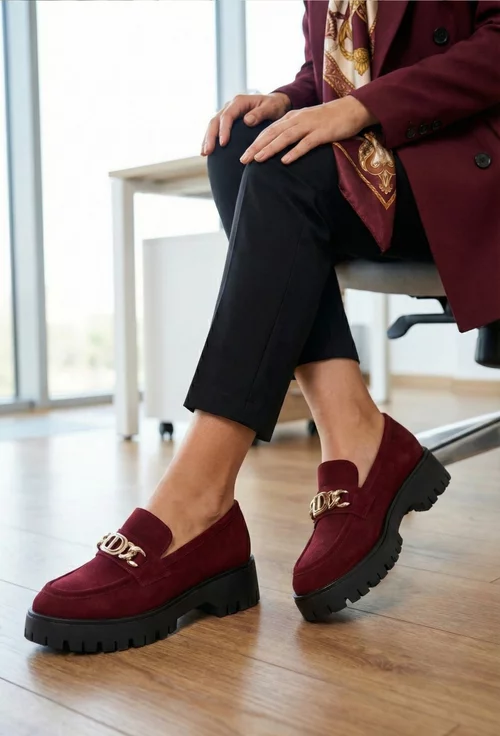 Mocasini dama NUR din piele intoarsa bordo cu ornament