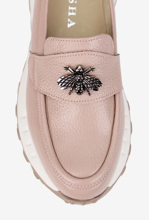 Mocasini dama roz pudra din piele texturata cu ornament