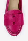 Mocasini fuchsia din piele texturata cu funda