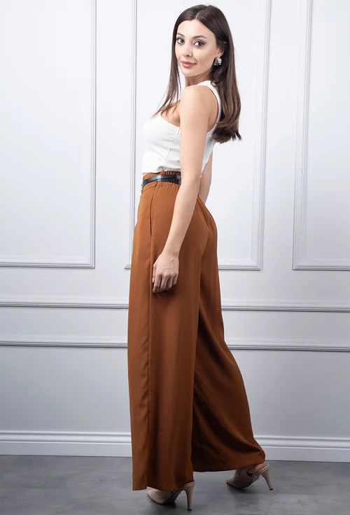 Pantaloni maro cu accesoriu curea