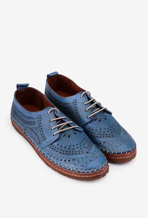 Pantofi albastri din piele cu model si perforatii