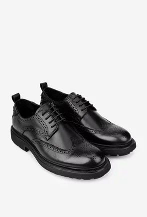 Pantofi barbati confectionati din piele neagra cu model