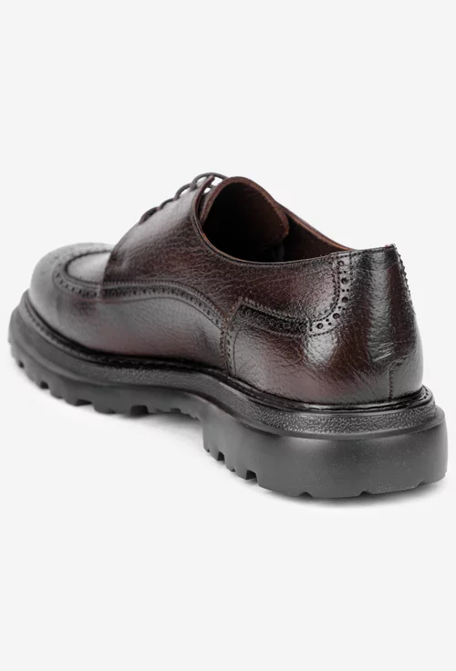 Pantofi barbati din piele texturata maro cu model