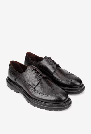 Pantofi barbati din piele texturata maro cu model