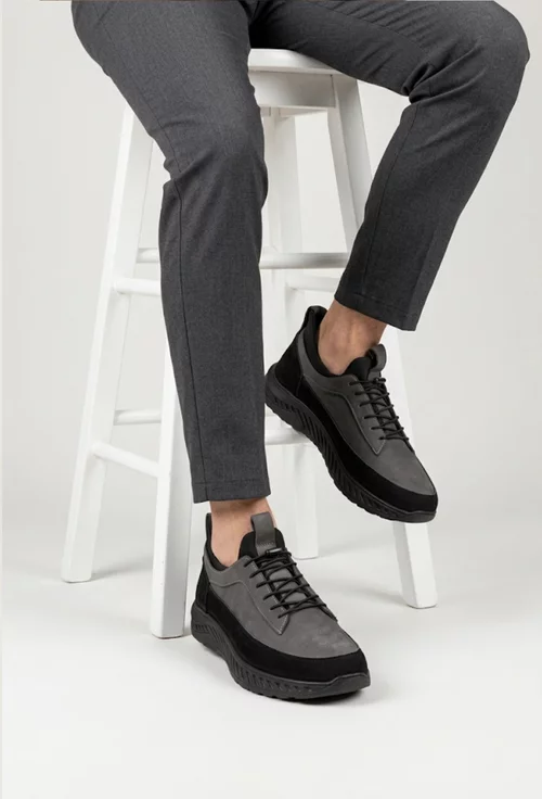 Pantofi barbati gri cu negru din piele nabuc si material textil