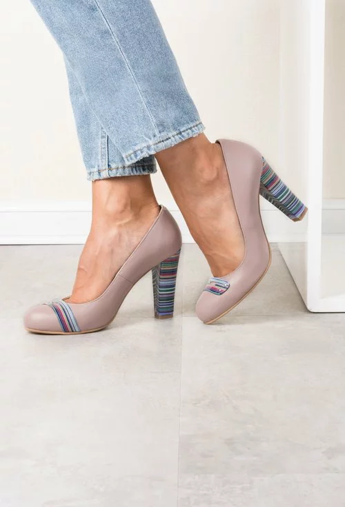 Pantofi bej cu imprimeu colorat din piele naturala Larra