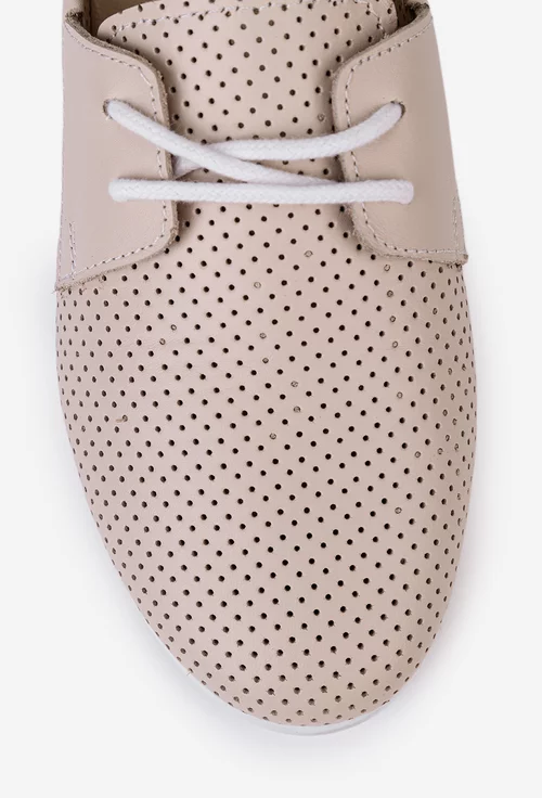 Pantofi bej deschis din piele cu perforatii