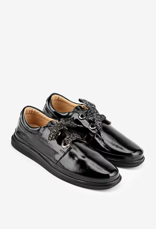 Pantofi casual negri din piele lacuita cu siret