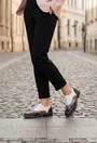 Pantofi dama albi cu bleumarin din piele cu detalii florale
