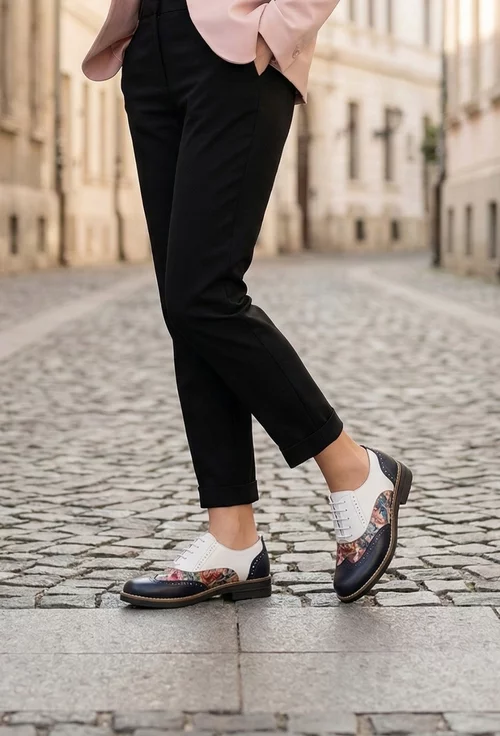 Pantofi dama albi cu bleumarin din piele cu detalii florale