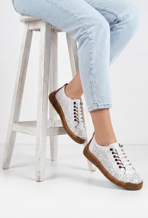 Pantofi dama albi cu maro din piele naturala cu model perforat
