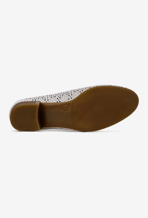Pantofi dama albi din piele cu model floral si perforatii
