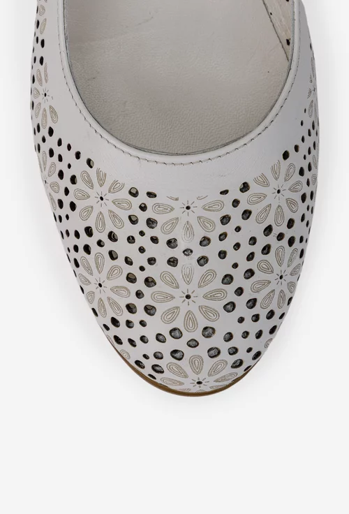Pantofi dama albi din piele cu model floral si perforatii