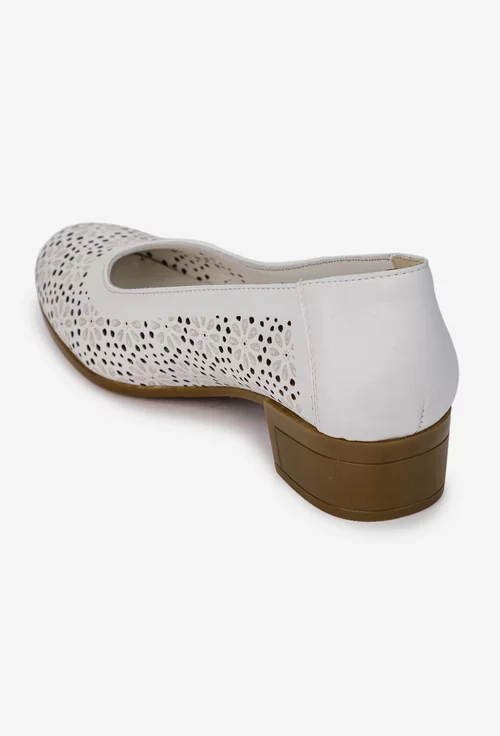 Pantofi dama albi din piele cu model floral si perforatii