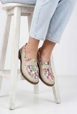 Pantofi dama bej cu detalii colorate din piele naturala