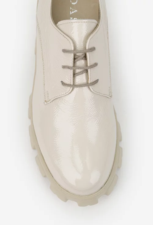 Pantofi dama bej deschis din piele lacuita