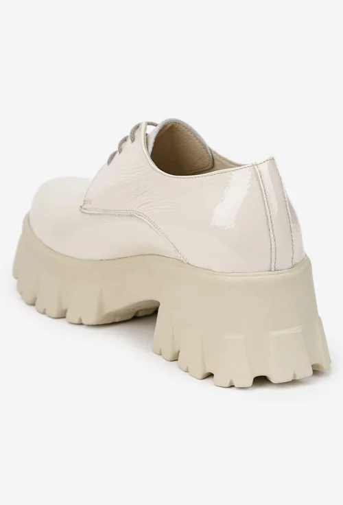 Pantofi dama bej deschis din piele lacuita