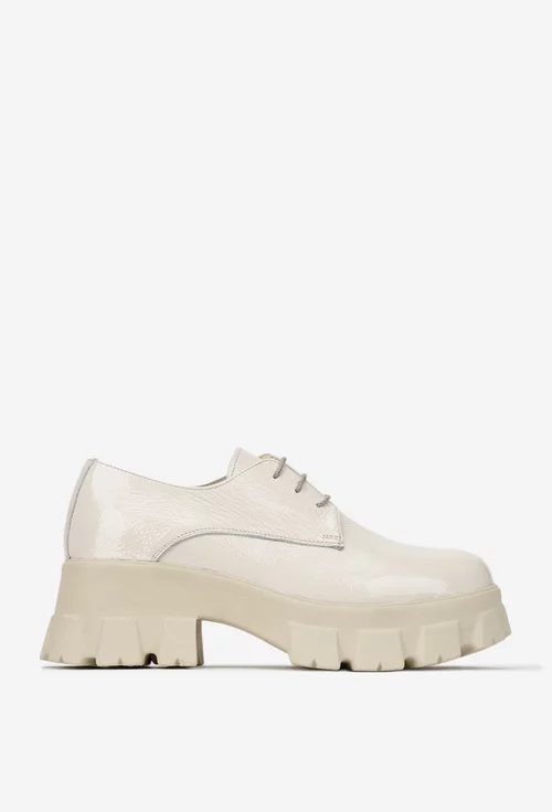Pantofi dama bej deschis din piele lacuita