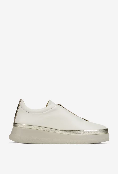 Pantofi dama bej din piele cu elastic si detalii aurii