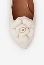 Pantofi dama bej din piele cu ornament floare