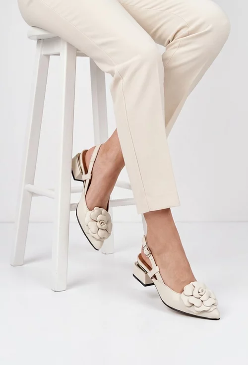 Pantofi dama bej din piele cu ornament floare