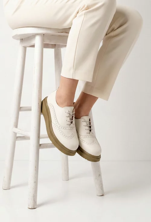 Pantofi dama bej din piele naturala cu aspect perforat
