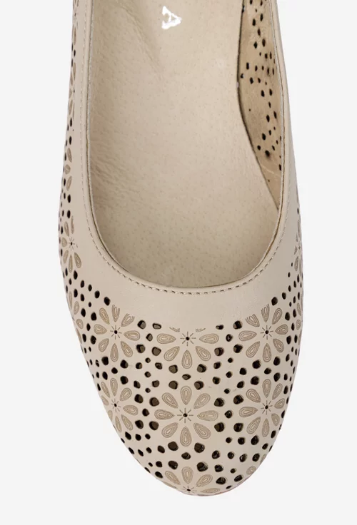Pantofi dama crem din piele cu model perforat