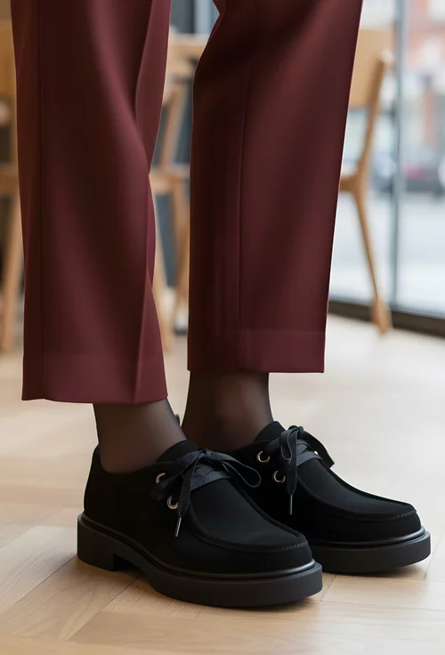 Pantofi dama din piele intoarsa neagra cu siret