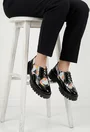Pantofi dama din piele lacuita neagra cu detalii colorate