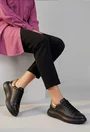Pantofi dama din piele naturala neagra cu detaliu auriu