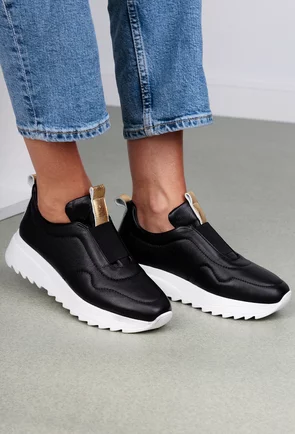 Pantofi dama din piele neagra cu detalii aurii